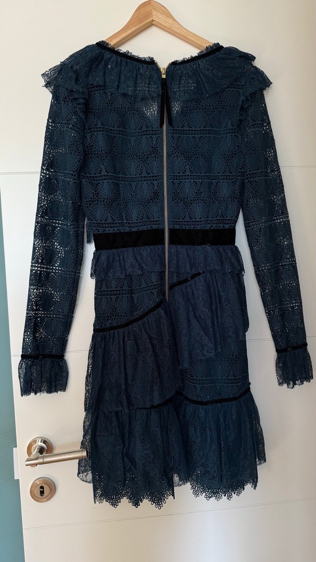 Uzun Kollu Lacivert Nakışlı Fırfırlı Elbise - Görsel 3