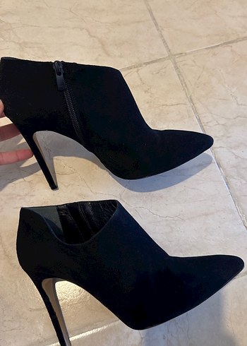 Siyah Süet Stiletto Topuklu Kadın Bot