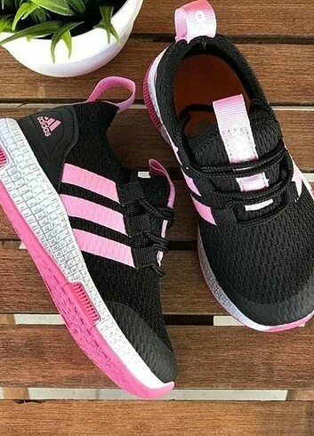 Adidas spor Ayakkabi 