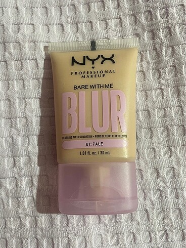 nyx bare with me fondöten