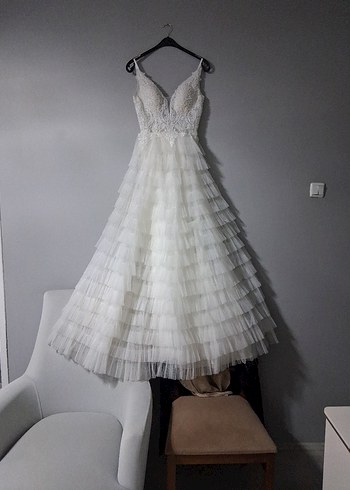 V yaka, ince askılı uzun gelinlik - Görsel 3