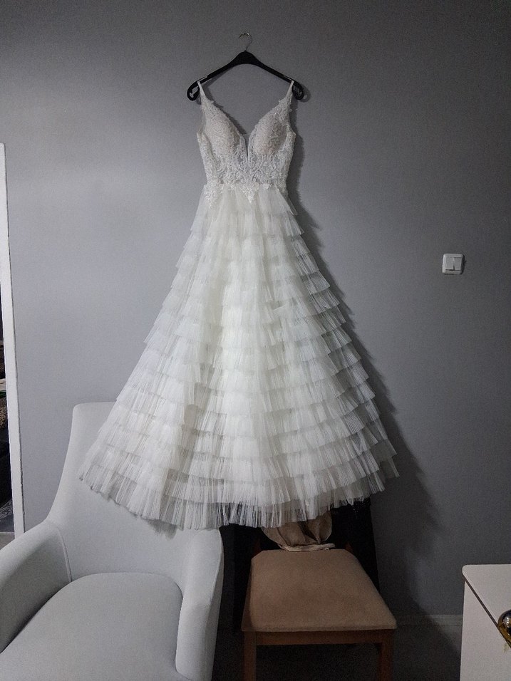 V yaka, ince askılı uzun gelinlik - Görsel 3