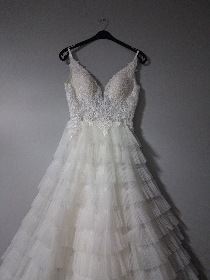 V yaka, ince askılı uzun gelinlik - Görsel 2