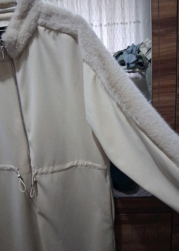 Kürk Detaylı Beyaz Kadın Uzun tunik ceket - Görsel 4