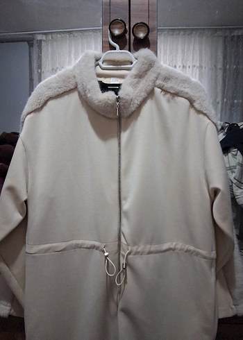 Kürk Detaylı Beyaz Kadın Uzun tunik ceket - Görsel 2