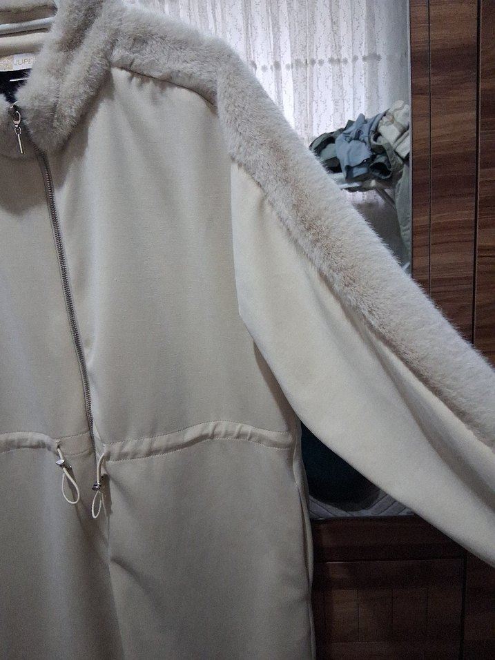 Kürk Detaylı Beyaz Kadın Uzun tunik ceket - Görsel 4