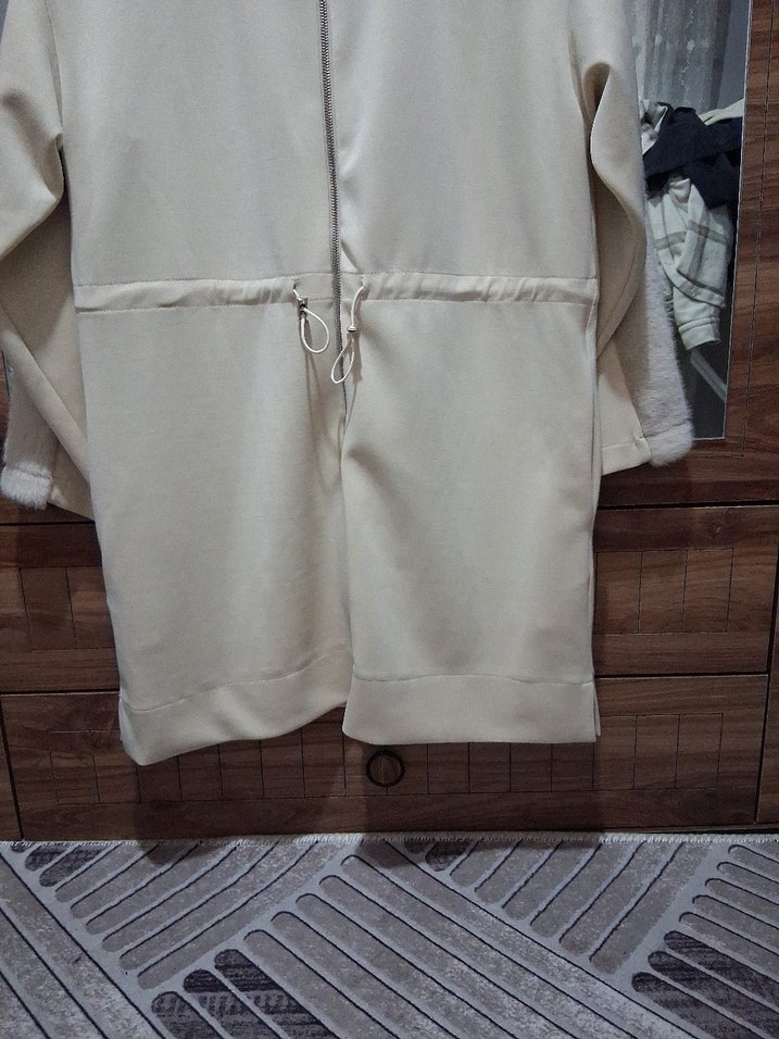 Kürk Detaylı Beyaz Kadın Uzun tunik ceket - Görsel 3