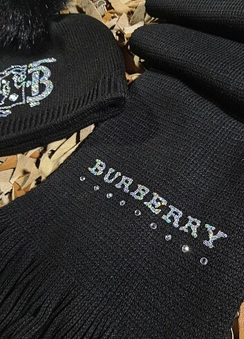 Diğer Burberry Atkı Bere Takım