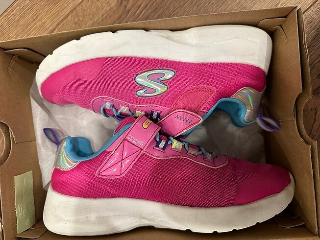 32 Beden pembe Renk Skechers 32 numara ayakkabı