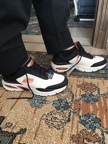 SKECHERS