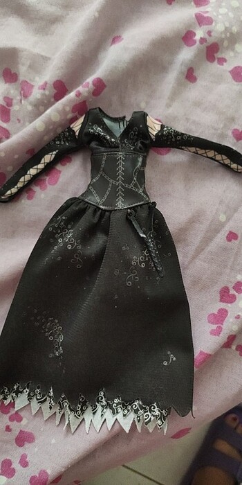 Barbie Bebek elbise kılıçlı