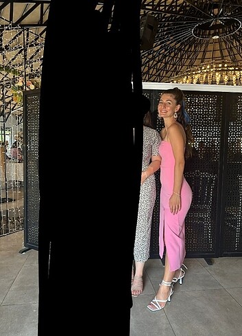 Pembe midi boy yırtmaçlı elbise - Görsel 5