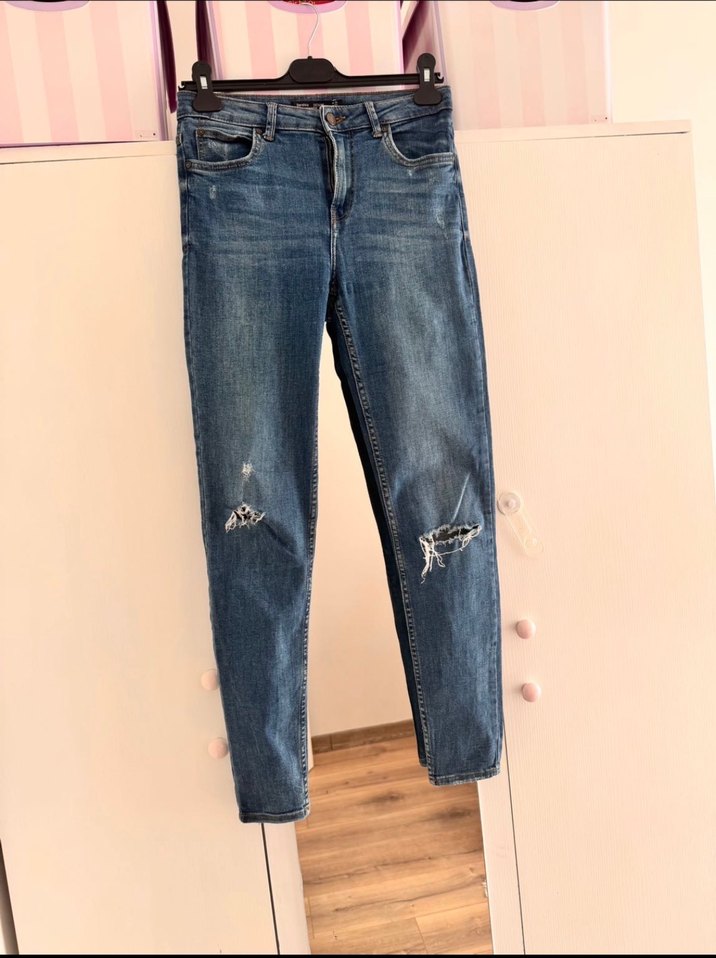 Bershka dizi yırtık jeans
kot pantolon - Görsel 2