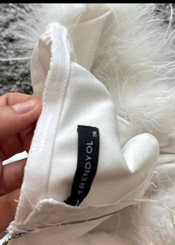 Tüylü Beyaz Büstiyer - Görsel 9