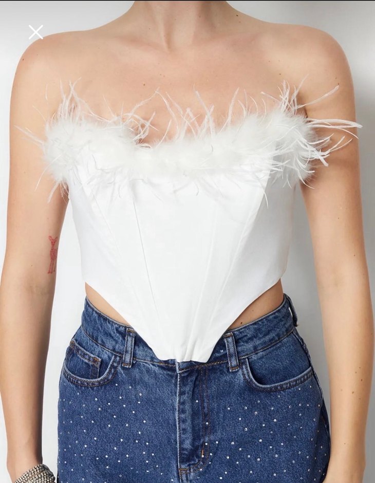 Tüylü Beyaz Büstiyer - Görsel 4