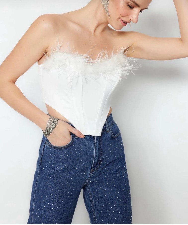 Tüylü Beyaz Büstiyer - Görsel 3