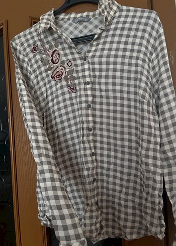 Gri Nakışlı Düğmeli Kadın Gömlek - Görsel 2