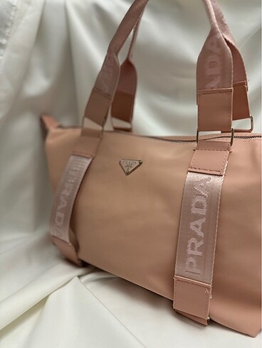 Prada Paraşüt kumaş kol çantası