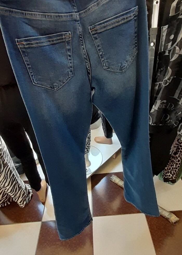 Tarz ful likralı İspanyol paça jeans  - Görsel 2