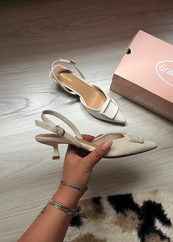 37 Beden Beyaz Tokalı Stiletto Kadın Ofis Ayakkabısı