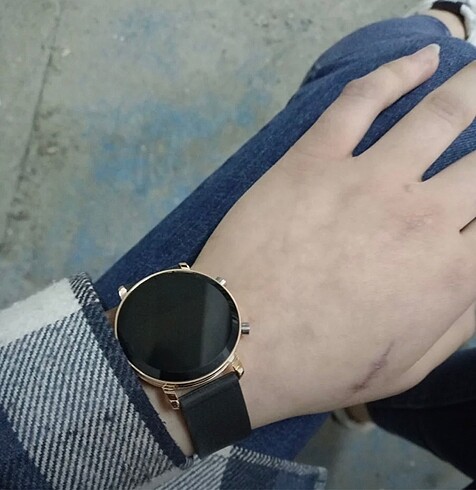  Beden siyah Renk Unisex tuşlu led saat