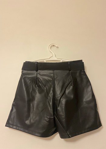 Kemerli Siyah Deri Kadın Şort - Görsel 2
