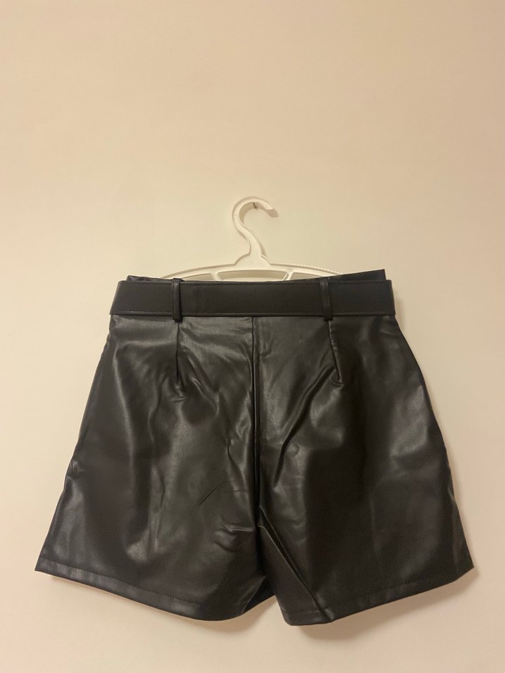 Kemerli Siyah Deri Kadın Şort - Görsel 2