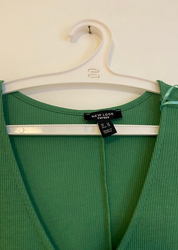 Düğmeli Yeşil V Yakalı Uzun Elbise - Görsel 3