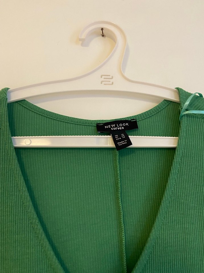 Düğmeli Yeşil V Yakalı Uzun Elbise - Görsel 3