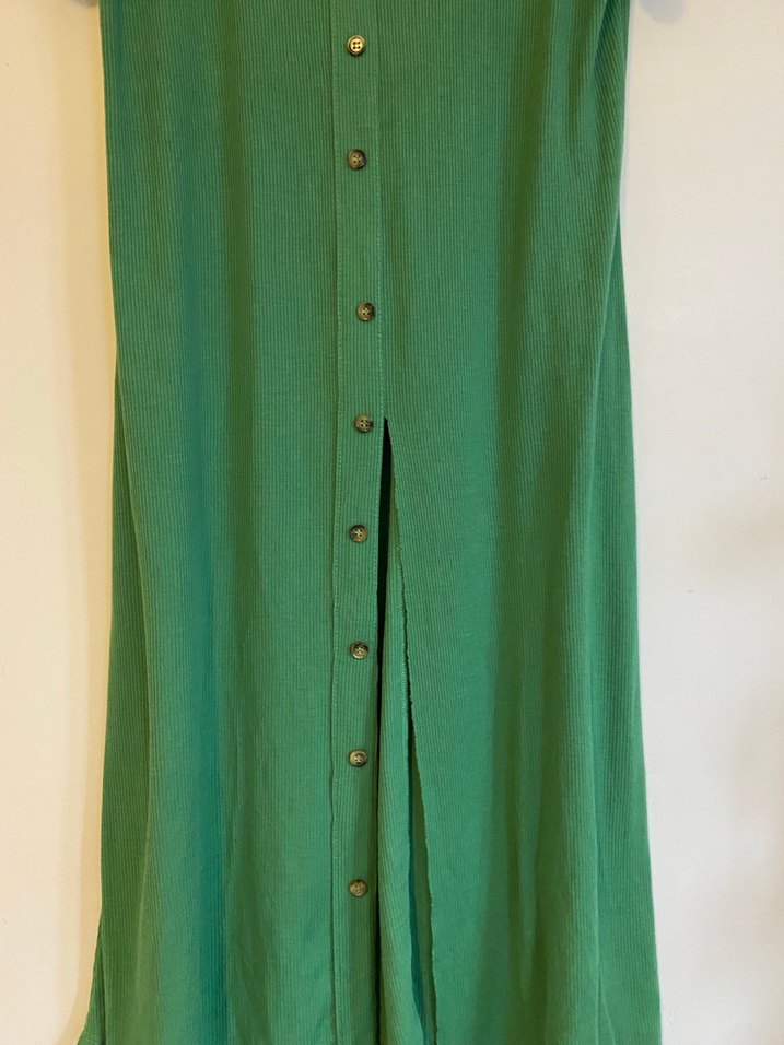 Düğmeli Yeşil V Yakalı Uzun Elbise - Görsel 2