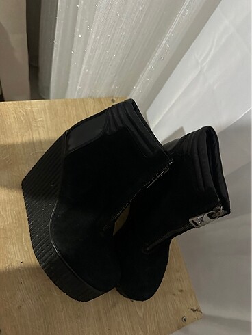 Zara Bot yüksel taban