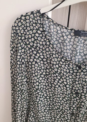 bershka Düğmeli V Yaka Çiçek Desenli Bluzu - Görsel 3