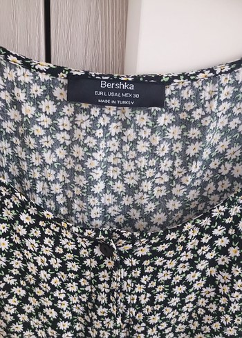 bershka Düğmeli V Yaka Çiçek Desenli Bluzu - Görsel 4