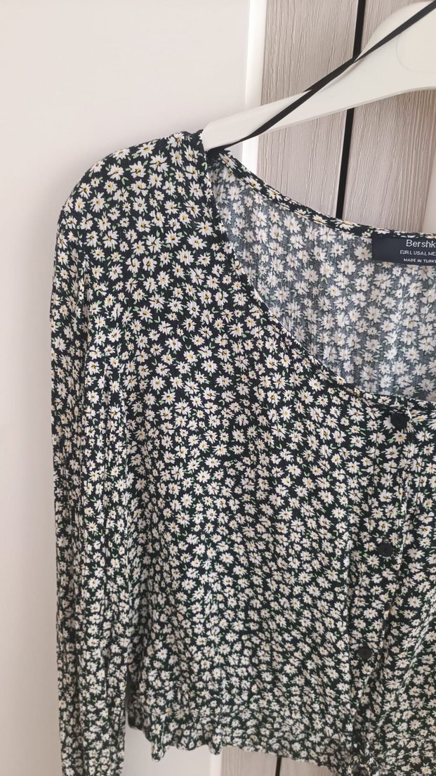 bershka Düğmeli V Yaka Çiçek Desenli Bluzu - Görsel 3