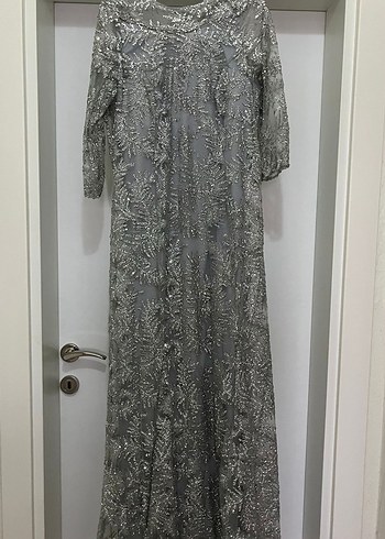 Uzun Kollu İşlemeli Gri Abiye Elbise - Görsel 2