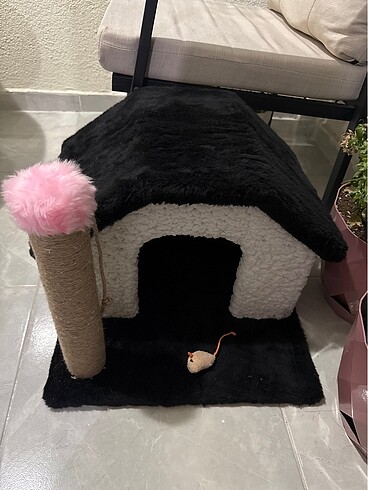 Peluş kedi evi