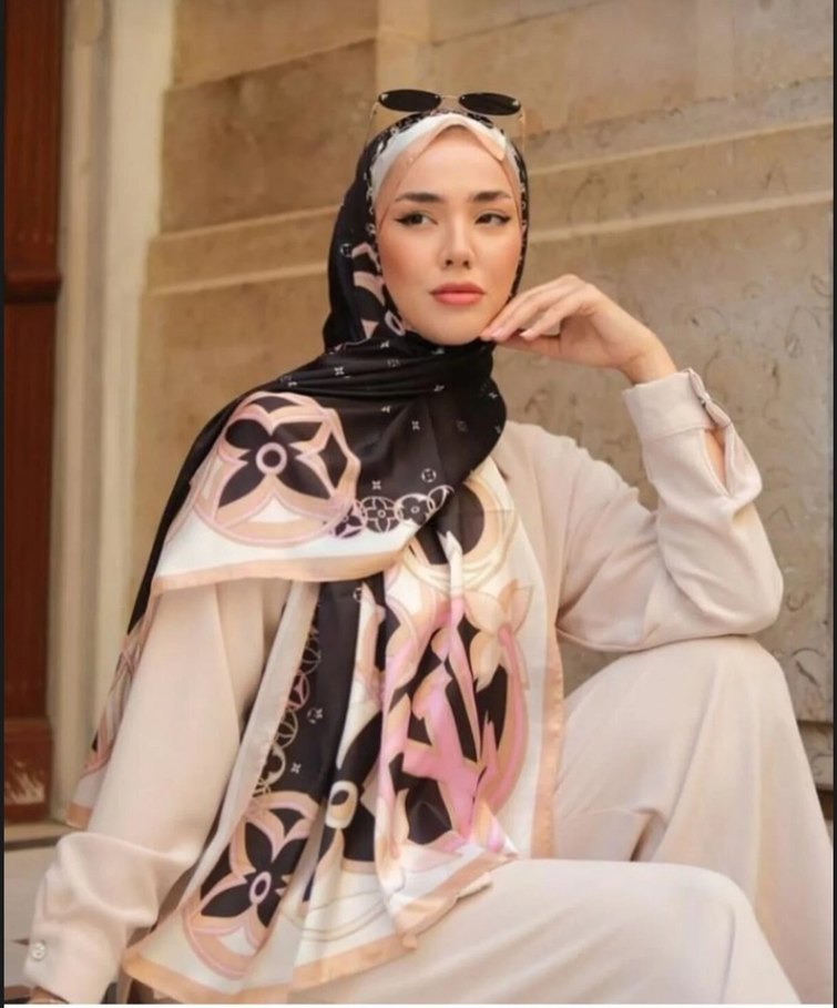 Drapeli Siyah Parisli Kadın Şalı - Görsel 2