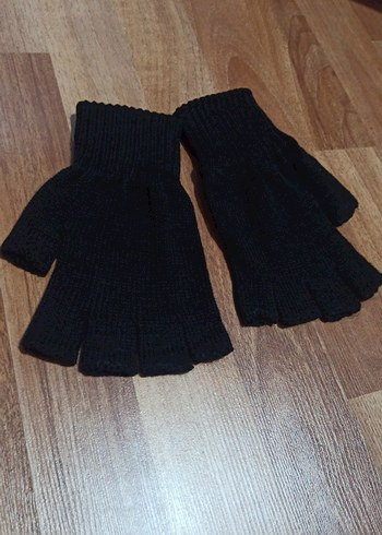 Siyah Örgü Parmaksız Kadın Eldiveni - Görsel 2