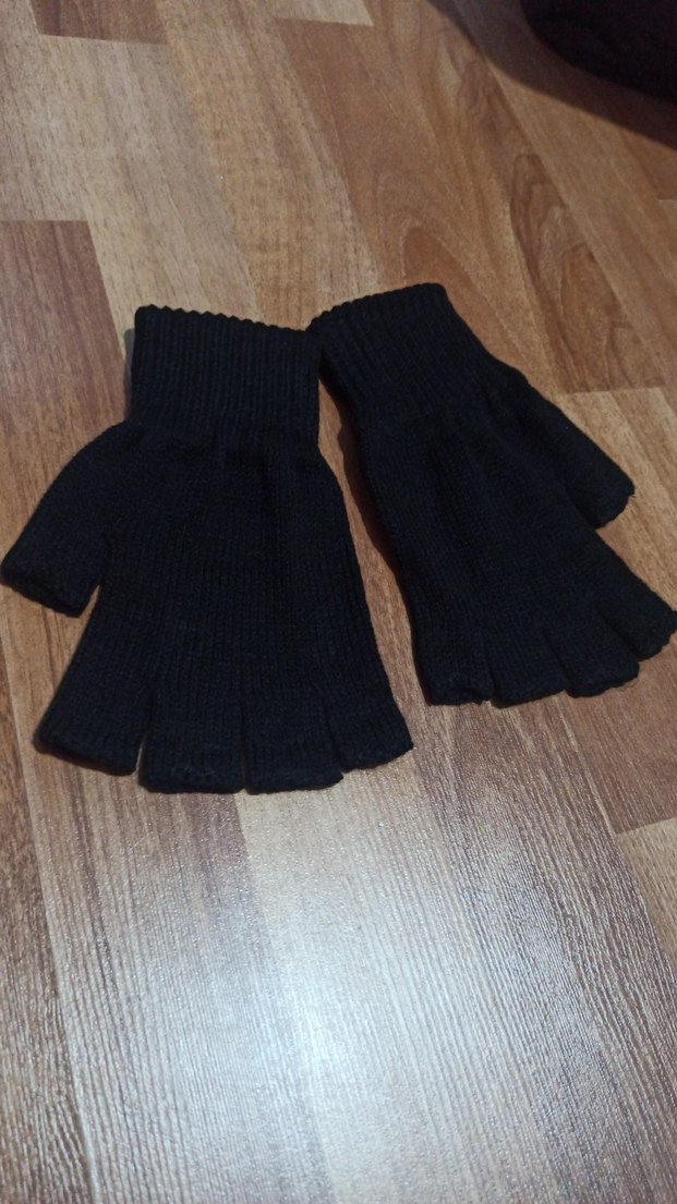 Siyah Örgü Parmaksız Kadın Eldiveni - Görsel 2