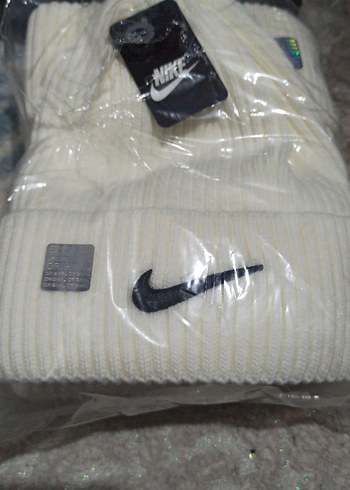 Nike Krem Triko Bere