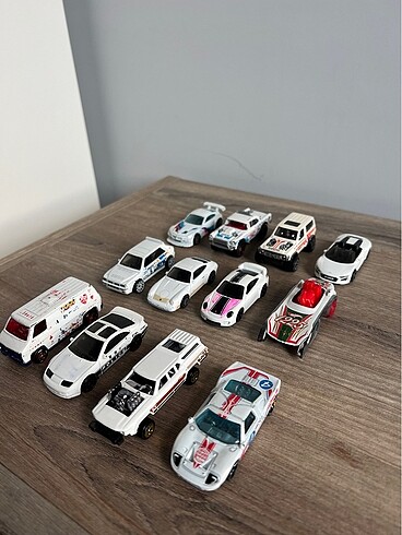 Beden Renk hotwheels çeşitli araçlar