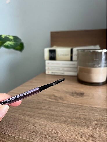  Beden URBAN DECAY Brow beater kaş kalemi