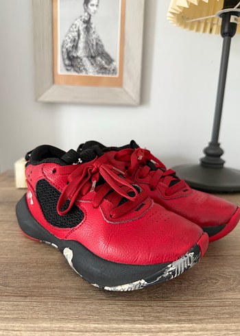 Under Armour çocuk basketbol ayakkabısı