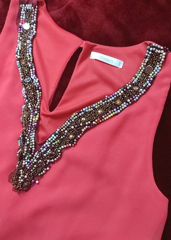 Nar çiçeği V Yaka Boncuk İşlemeli Kolsuz Bluz - Görsel 3