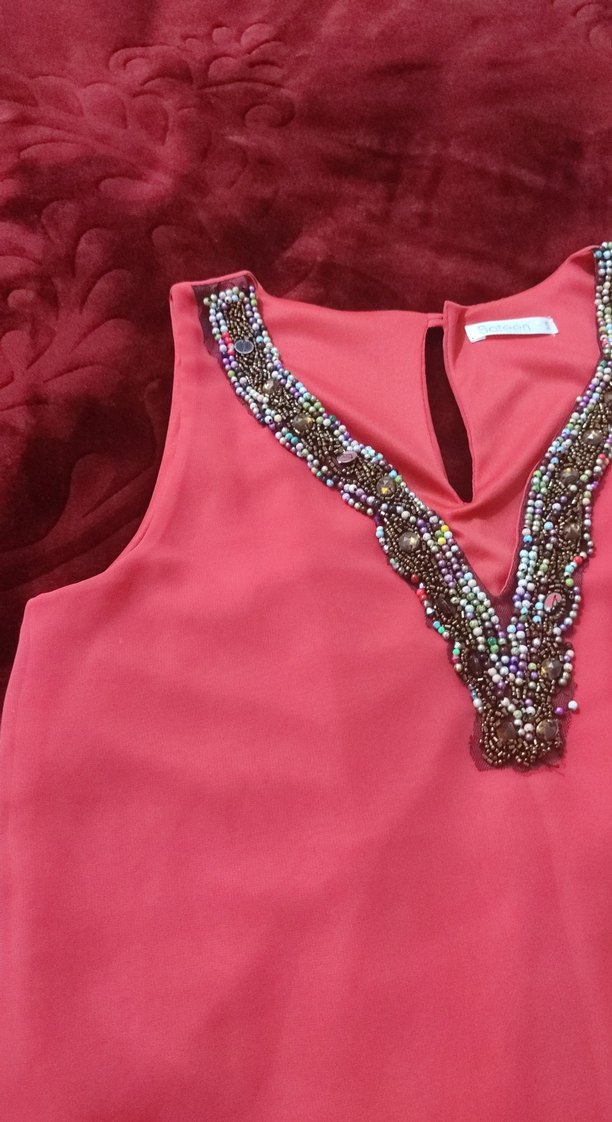 Nar çiçeği V Yaka Boncuk İşlemeli Kolsuz Bluz - Görsel 2