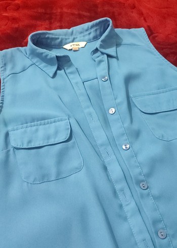 Düğmeli Mavi Kolsuz Gömlek - Görsel 2