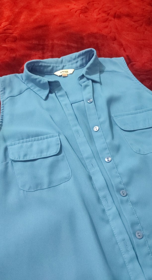 Düğmeli Mavi Kolsuz Gömlek - Görsel 2