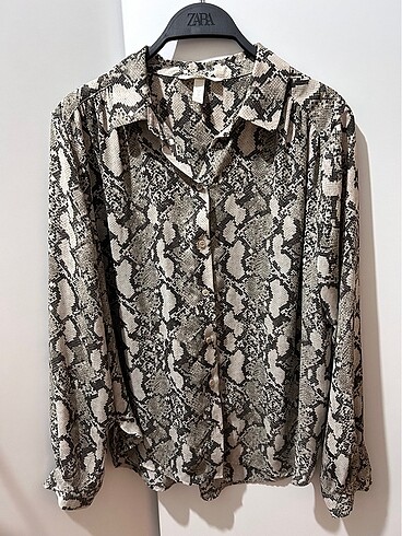 H&M yılan desenli gömlek