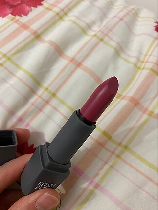 Alix avien glossy lipstick