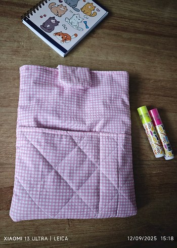 Pembe Desenli Kitap Kılıfı